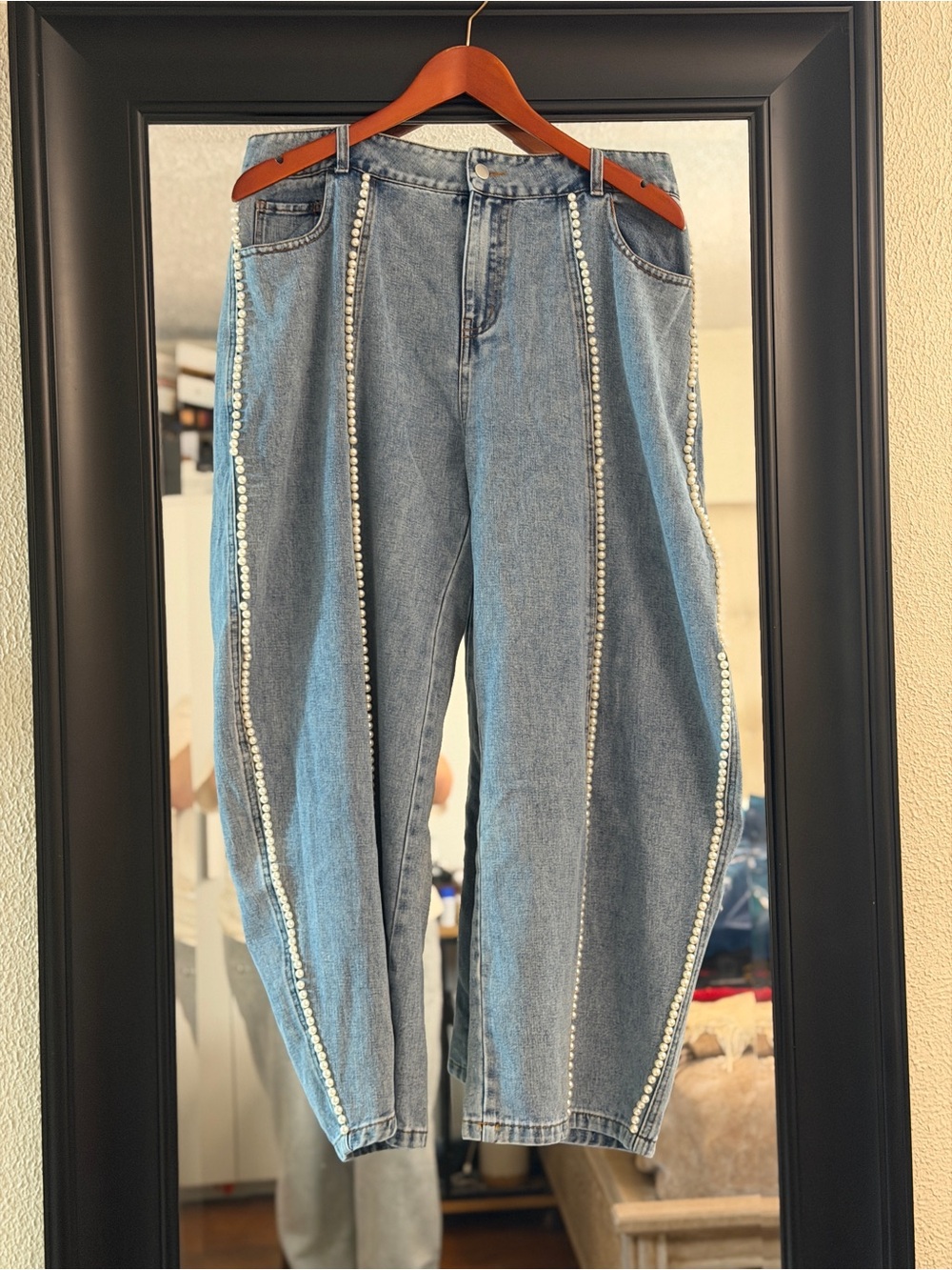 Pearl-Trim Light Blue Women’s Barrel Jeans